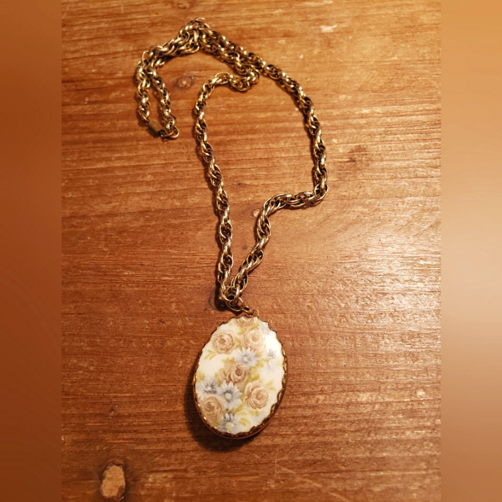 Vintage gold chain with locket